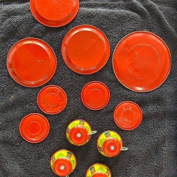 Vintage Jack and Jill Litho Collectible Tea Set from the Ohio Art Tin Company - Picture 2 of 9